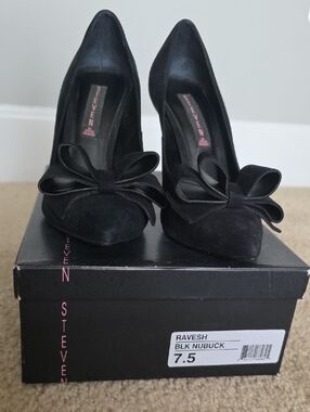Steve Madden Black Nubuck Pointed-Toe Pumps with Bow